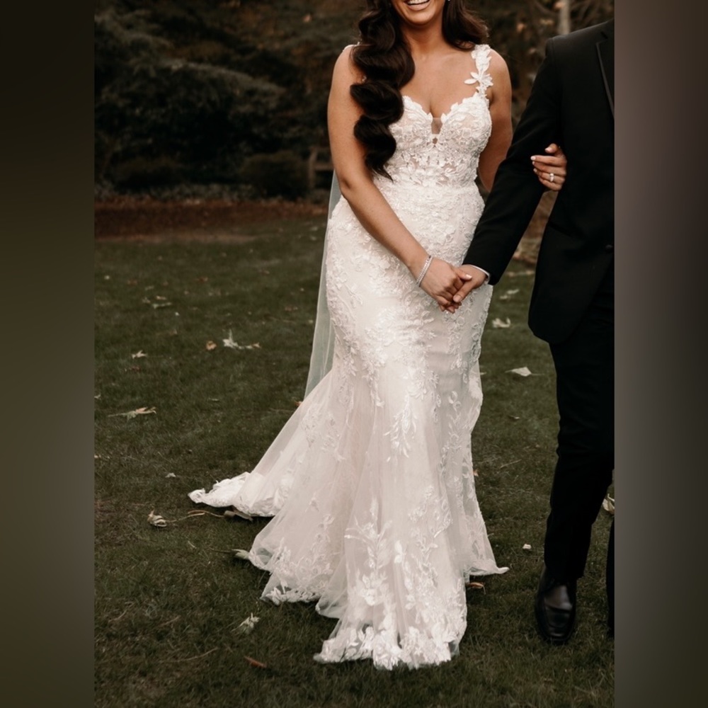 Badgley Mischka Etta - Picture 2 of 13